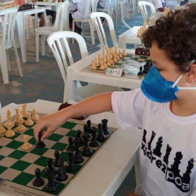 Torneio de xadrez reúne mais de cem estudantes em escola da zona sul de Porto Alegre - Jhully Costa/Divulgação<!-- NICAID(15267315) -->