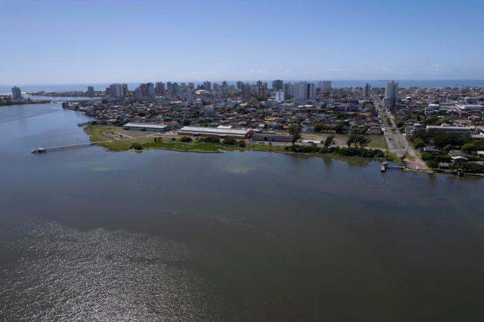 Uma das opções é uma ponte que passaria pela Lagoa do Armazém para conectar Imbé (ao fundo) e Tramandaí