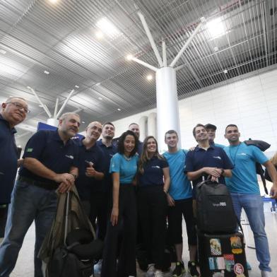 PORTO ALEGRE, RS, BRASIL, 17/11/2022- Embarque dos jornalistas da RBS que vão cobrir a Copa do Mundo no Catar. Foto: Lauro Alves  / Agencia RBS<!-- NICAID(15267676) -->