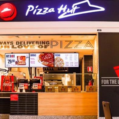 Pizza Hut<!-- NICAID(15269074) -->