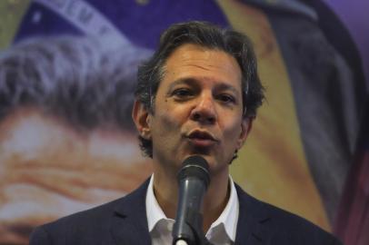 ELEIÇÕES 2022 SPSP - ELEIÇÕES/SP - POLÍTICA - O candidato ao governo do Estado de São Paulo, Fernando Haddad (PT), concede entrevista em São Paulo à imprensa após divulgação dos resultados do primeiro turno das Eleições 2022. 02/10/2022 - Foto: YURI MURAKAMI/FOTOARENA/FOTOARENA/ESTADÃO CONTEÚDOEditoria: POLÍTICALocal: SÃO PAULOIndexador: YURI MURAKAMIFonte: 2273844Fotógrafo: FOTOARENA<!-- NICAID(15224705) -->