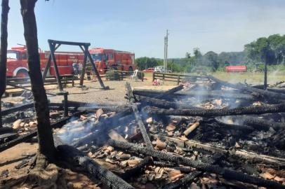 Idosa morre em incêndio de residência no interior do município de Brochier<!-- NICAID(15270472) -->