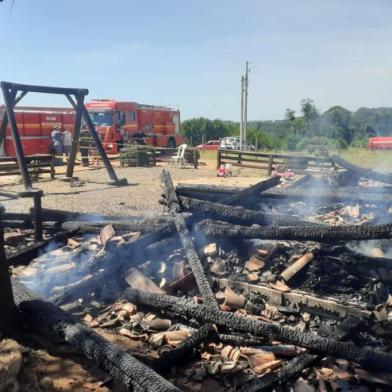 Idosa morre em incêndio de residência no interior do município de Brochier<!-- NICAID(15270472) -->