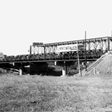 Foto da década 1970. Ponte de ferro, de Cachoerinha, já demolida.<!-- NICAID(15271346) -->