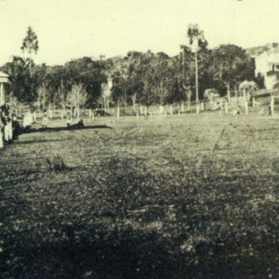 Campo da Baixada. Foto do período de 1904 e 1911.<!-- NICAID(15272230) -->