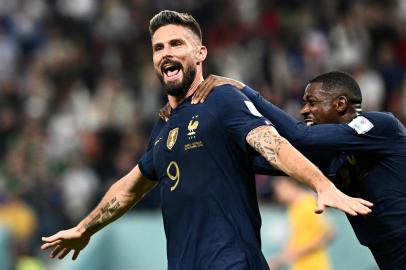 Frances forward #09 Olivier Giroud celebrates after he scored during the Qatar 2022 World Cup Group D football match between France and Australia at the Al-Janoub Stadium in Al-Wakrah, south of Doha on November 22, 2022. (Photo by Jewel SAMAD / AFP)Editoria: SPOLocal: DohaIndexador: JEWEL SAMADSecao: soccerFonte: AFPFotógrafo: STF<!-- NICAID(15272815) -->