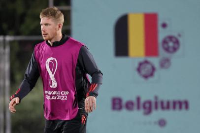 Belgiums midfielder Kevin De Bruyne takes part in a training session at the Salwa Training Site in Salwa Beach, southwest of Doha, on November 22, 2022, on the eve of the Qatar 2022 World Cup football match between Belgium and Canada. (Photo by JACK GUEZ / AFP)<!-- NICAID(15272894) -->