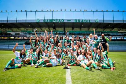 O elenco do Juventude campeão do Interior no Gauchão Feminino.<!-- NICAID(15273943) -->