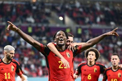 Belgiums forward #23 Michy Batshuayi scores the opening goal during the Qatar 2022 World Cup Group F football match between Belgium and Canada at the Ahmad Bin Ali Stadium in Al-Rayyan, west of Doha on November 23, 2022. (Photo by Jewel SAMAD / AFP)Editoria: SPOLocal: DohaIndexador: JEWEL SAMADSecao: soccerFonte: AFPFotógrafo: STF<!-- NICAID(15274055) -->