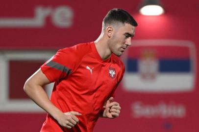 Serbias forward Dusan Vlahovic takes part in a training session at Al Arabi SC in Doha on November 23, 2022, on the eve of the Qatar 2022 World Cup football match between Brazil and Serbia. (Photo by ANDREJ ISAKOVIC / AFP)<!-- NICAID(15274126) -->