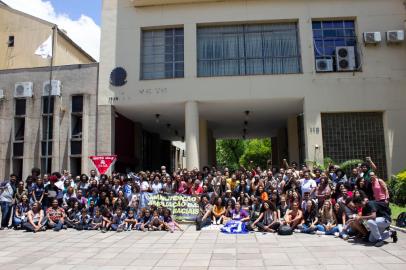 Foto das Negras e Negros da UFRGS reafirma a importância das ações afirmativas nas universidades públicas<!-- NICAID(15274226) -->