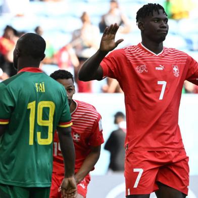 Switzerlands forward #07 Breel Embolo (R) celebrates after he scored the opening goal during the Qatar 2022 World Cup Group G football match between Switzerland and Cameroon at the Al-Janoub Stadium in Al-Wakrah, south of Doha on November 24, 2022. (Photo by Fabrice COFFRINI / AFP)Editoria: SPOLocal: DohaIndexador: FABRICE COFFRINISecao: soccerFonte: AFPFotógrafo: STF<!-- NICAID(15274673) -->