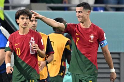 Portugals forward #07 Cristiano Ronaldo celebrates after scoring his teams first goal from the penalty spot during the Qatar 2022 World Cup Group H football match between Portugal and Ghana at Stadium 974 in Doha on November 24, 2022. (Photo by MANAN VATSYAYANA / AFP)Editoria: SPOLocal: DohaIndexador: MANAN VATSYAYANASecao: soccerFonte: AFPFotógrafo: STF<!-- NICAID(15275182) -->