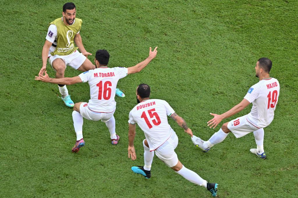 Após duas bolas na trave, Irã vence País de Gales com dois gols nos  acréscimos