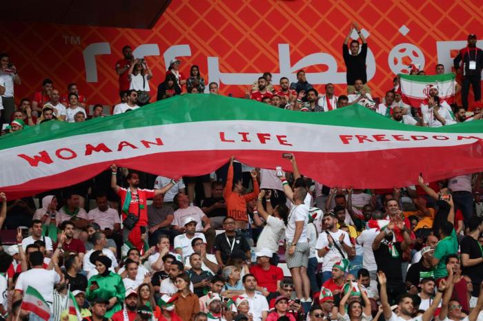 Resumo da Copa: gols, protestos e choro iraniano; confira os destaques do  segundo dia do Mundial - Estadão