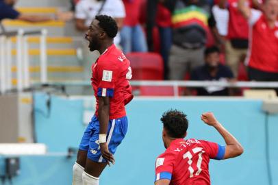 Costa Ricas defender #04 Keysher Fuller (C) celebrates after he scored his teams first goal during the Qatar 2022 World Cup Group E football match between Japan and Costa Rica at the Ahmad Bin Ali Stadium in Al-Rayyan, west of Doha on November 27, 2022. (Photo by Giuseppe CACACE / AFP)<!-- NICAID(15277759) -->