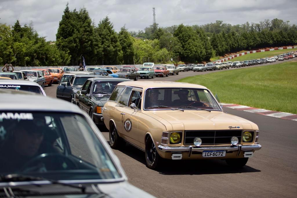 Carro do Kró rouba a cena em corrida de Tarumã RS