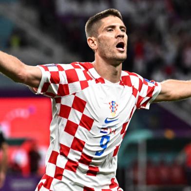 Croatias forward #09 Andrej Kramaric celebrates scoring his teams first goal during the Qatar 2022 World Cup Group F football match between Croatia and Canada at the Khalifa International Stadium in Doha on November 27, 2022. (Photo by Anne-Christine POUJOULAT / AFP)Editoria: SPOLocal: DohaIndexador: ANNE-CHRISTINE POUJOULATSecao: soccerFonte: AFPFotógrafo: STF<!-- NICAID(15277898) -->