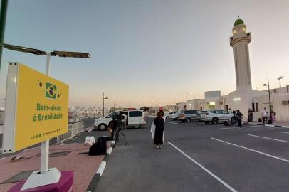 A mesquita que fica junto ao Estádio Grand Hammad, local dos treinos do Brasil, foi visitada novamente por Tite ao final do treinamento desse domingo - José Alberto Andrade/Agência RBS<!-- NICAID(15278203) -->