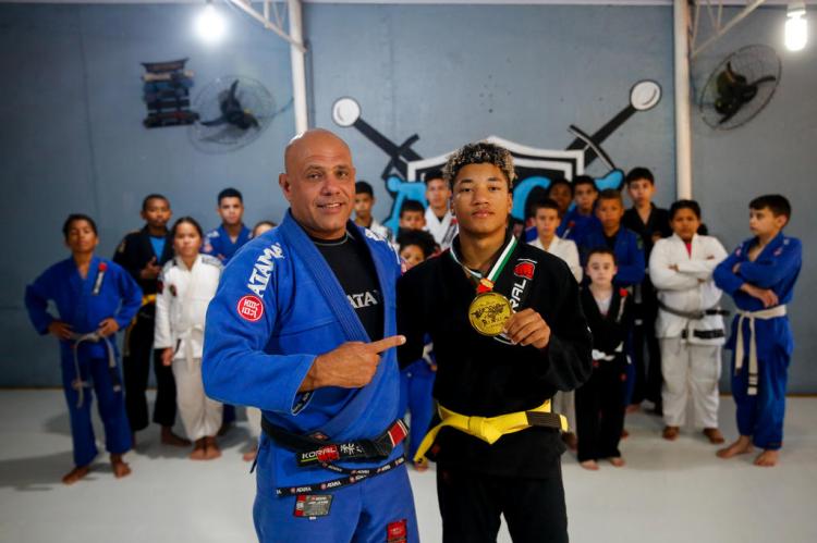 Campeã mundial de Jiu-jitsu, lutadora sobreviveu de doações na pandemia:  comecei a vender trufa no sinal, sul de minas