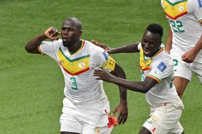 Senegals defender #03 Kalidou Koulibaly celebrates after scoring his teams second goal during the Qatar 2022 World Cup Group A football match between Ecuador and Senegal at the Khalifa International Stadium in Doha on November 29, 2022. (Photo by JUNG Yeon-je / AFP)Editoria: SPOLocal: DohaIndexador: JUNG YEON-JESecao: soccerFonte: AFPFotógrafo: STF<!-- NICAID(15279820) -->