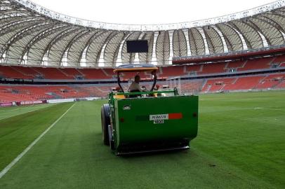 Gramado do Beira-Rio passa por manuntençao para a temporada 2023<!-- NICAID(15280387) -->