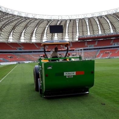 Gramado do Beira-Rio passa por manuntençao para a temporada 2023<!-- NICAID(15280387) -->