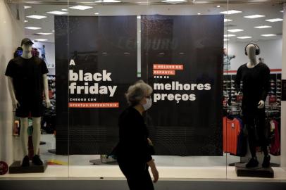 Porto Alegre, RS, Brasil, 22-11-2022: Movimento de clientes em compras no Shopping Bourbon Ipiranga, com promoções de Natal e Black Friday. Foto: Mateus Bruxel / Agência RBSIndexador: Mateus Bruxel<!-- NICAID(15272416) -->