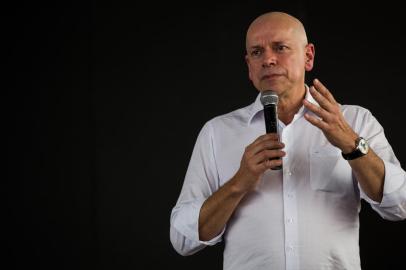 PORTO ALEGRE, RS, BRASIL, 08-11-2016. Palestra na Feira do Livro de Porto Alegre. Filosofia e a arte de viver bem, com Leandro Karnal. (FOTO: ANDERSON FETTER/AGÊNCIA RBS)Indexador: Anderson Fetter<!-- NICAID(12553160) -->