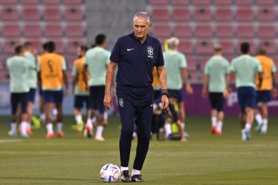 Brazils coach #00 Tite leads a training session at the Al Arabi SC in Doha on November 27, 2022, on the eve of the Qatar 2022 World Cup football match between Brazil and Switzerland. (Photo by NELSON ALMEIDA / AFP)<!-- NICAID(15278421) -->