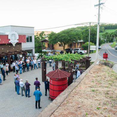 Inauguração de pavimentação asfáltica de trecho de 4 km de rodovia municipal que liga a BR-116 até a Gruta de Nossa Senhora de Lourdes, na Terceira Légua.<!-- NICAID(15279213) -->