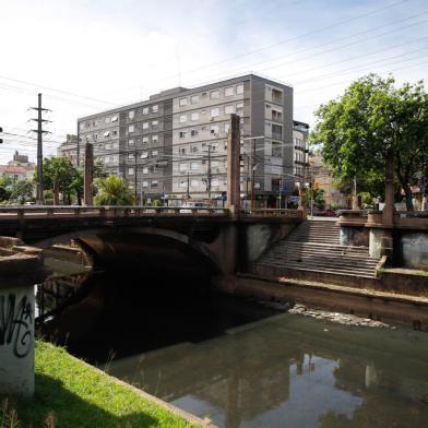 30/11/2022 - PORTO ALEGRE, RS - Três pontes da Av. Ipiranga devem passar por reformas nos próximos dias. FOTO: Anselmo Cunha, Agência RBS<!-- NICAID(15281416) -->