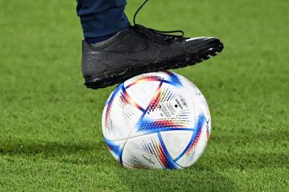 Ecuadors coach Gustavo Alfaro steps on the ball as he heads a training session at Essaimer SC in Doha on November 19, 2022 on the eve of the Qatar 2022 World Cup football match between Qatar and Ecuador. (Photo by Raul ARBOLEDA / AFP)<!-- NICAID(15270442) -->