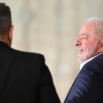 Brazils president-elect Luiz Inacio Lula da Silva smiles on arrival at the transitional government building, in Brasilia, on November 28, 2022. (Photo by EVARISTO SA / AFP)<!-- NICAID(15279243) -->