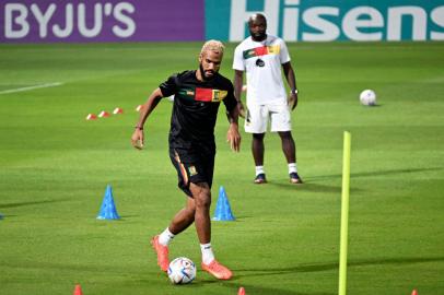 Cameroons forward #13 Eric Maxim Choupo-Moting takes part in a training session at the Al Sailiya SC in Doha, on December 1, 2022, on the eve of the Qatar 2022 World Cup football match between Cameroon and Brazil. (Photo by ISSOUF SANOGO / AFP)<!-- NICAID(15282565) -->