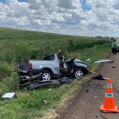 *A PEDIDO DE GUILHERME MILMAN* Acidente na BR-285 em Passo Fundo deixou uma pessoa morta - Foto: Rodrigo Oliveira/Rádio Planalto<!-- NICAID(15282653) -->