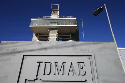 PORTO ALEGRE, RS, BRASIL, 27-06-2019: Fechado desde 2016, mirante do DMAE com vista para o Guaíba segue sem prazo para reabrir. A estrutura, que tem 20 metros de altura, oferece vista privilegiada do pôr do sol (FOTO FÉLIX ZUCCO/AGÊNCIA RBS, Editoria de Porto Alegre).<!-- NICAID(14140827) -->