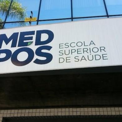 MedPós<!-- NICAID(15284148) -->