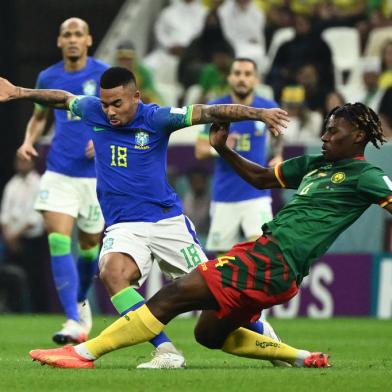 Brazils forward #18 Gabriel Jesus (L) fights for the ball with Cameroons defender #04 Christopher Wooh (R) during the Qatar 2022 World Cup Group G football match between Cameroon and Brazil at the Lusail Stadium in Lusail, north of Doha on December 2, 2022. (Photo by Jewel SAMAD / AFP)Editoria: SPOLocal: DohaIndexador: JEWEL SAMADSecao: soccerFonte: AFPFotógrafo: STF<!-- NICAID(15284249) -->