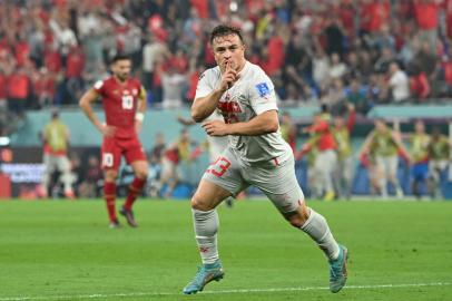 Switzerlands midfielder #23 Xherdan Shaqiri celebrates scoring his teams first goal during the Qatar 2022 World Cup Group G football match between Serbia and Switzerland at Stadium 974 in Doha on December 2, 2022. (Photo by Ina Fassbender / AFP)Editoria: SPOLocal: DohaIndexador: INA FASSBENDERSecao: soccerFonte: AFPFotógrafo: STR<!-- NICAID(15284265) -->