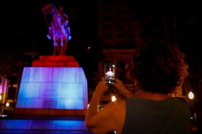 Noite dos Museus - Monumentos - GENERAL OSÓRIOPraça da AlfândegaEscultura em bronze de autoria de Hildegardo Leão Veloso (1933) - Camila Hermes/Agência RBS<!-- NICAID(15284679) -->