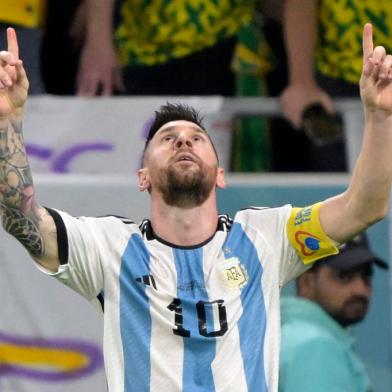 Argentinas forward #10 Lionel Messi celebrates after he scored his teams first goal during the Qatar 2022 World Cup round of 16 football match between Argentina and Australia at the Ahmad Bin Ali Stadium in Al-Rayyan, west of Doha on December 3, 2022. (Photo by JUAN MABROMATA / AFP)Editoria: SPOLocal: DohaIndexador: JUAN MABROMATASecao: soccerFonte: AFPFotógrafo: STF<!-- NICAID(15284889) -->