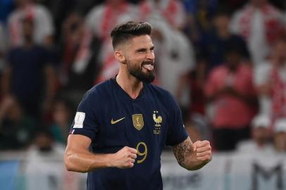 Frances forward #09 Olivier Giroud celebrates scoring his teams first goal during the Qatar 2022 World Cup round of 16 football match between France and Poland at the Al-Thumama Stadium in Doha on December 4, 2022. (Photo by FRANCK FIFE / AFP)Editoria: SPOLocal: DohaIndexador: FRANCK FIFESecao: soccerFonte: AFPFotógrafo: STF<!-- NICAID(15285206) -->