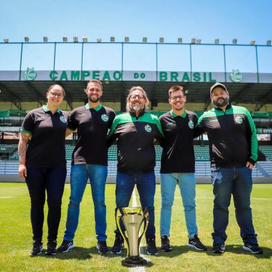 A comissão técnica do time feminino do Juventude: Renata Armiliato, Cristian Giacomoni, Luciano Brandalise, Gabriel Rossano e Rodrigo Pizzamiglio. <!-- NICAID(15286455) -->