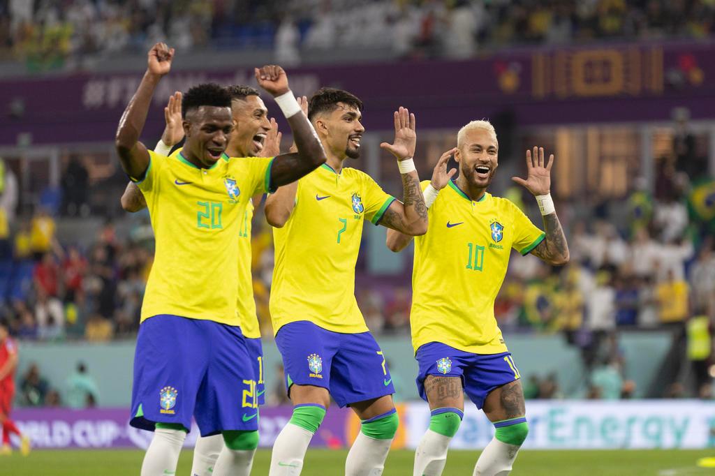 Futebol se joga, a seleção brasileira se dança