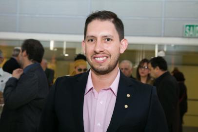 PORTO ALEGRE, RS, BRASIL, 23-10-2015.  Márcio Tavares. A 10ª Bienal do Mercosul,  Mensagens de Uma Nova América,  realiza cerimônia oficial de abertura no Santander Cultural. (FOTO ANDRÉA GRAIZ/AGÊNCIA RBS, REDE SOCIAL).<!-- NICAID(11774696) -->