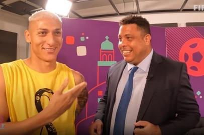 Richarlison se emociona ao encontrar Ronaldo<!-- NICAID(15287114) -->