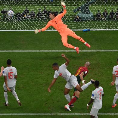 Portugals defender #03 Pepe scores his teams second goal during the Qatar 2022 World Cup round of 16 football match between Portugal and Switzerland at Lusail Stadium in Lusail, north of Doha on December 6, 2022. (Photo by Anne-Christine POUJOULAT / AFP)Editoria: SPOLocal: DohaIndexador: ANNE-CHRISTINE POUJOULATSecao: soccerFonte: AFPFotógrafo: STF<!-- NICAID(15287475) -->