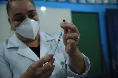 PORTIO ALEGRE,RS,BRASIL.2022,02,19.Dia de vacinação para crianças.Na foto.Escola Estadual William Richard Schisler.(RONALDO BERNARDI/AGENCIA RBS).<!-- NICAID(15021648) -->