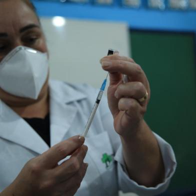 PORTIO ALEGRE,RS,BRASIL.2022,02,19.Dia de vacinação para crianças.Na foto.Escola Estadual William Richard Schisler.(RONALDO BERNARDI/AGENCIA RBS).<!-- NICAID(15021648) -->